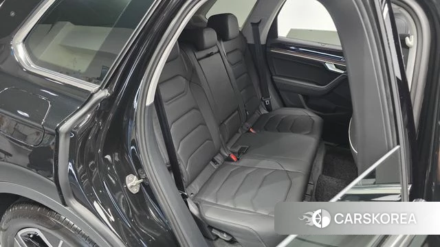 Volkswagen Touareg 3rd generation 2025 Черный из Кореи, фото 2