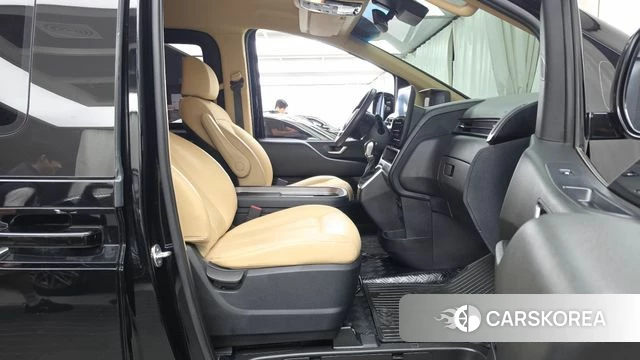 Hyundai Staria 2022 Черный из Кореи, фото 2