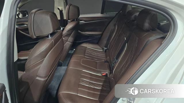 BMW 5 Series (G30) 2019 Белый из Кореи, фото 2