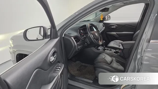 Jeep Cherokee (KL) 2021 Серебристо-серый из Кореи, фото 2