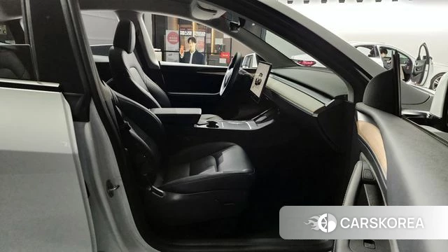 Tesla Model Y 2023 Белый из Кореи, фото 2