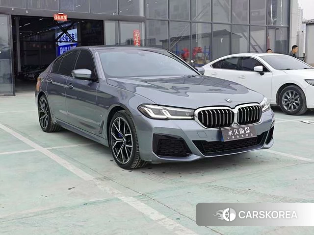 BMW 5 series (imported) 2022 Серебристо-серый из Китая, фото 2