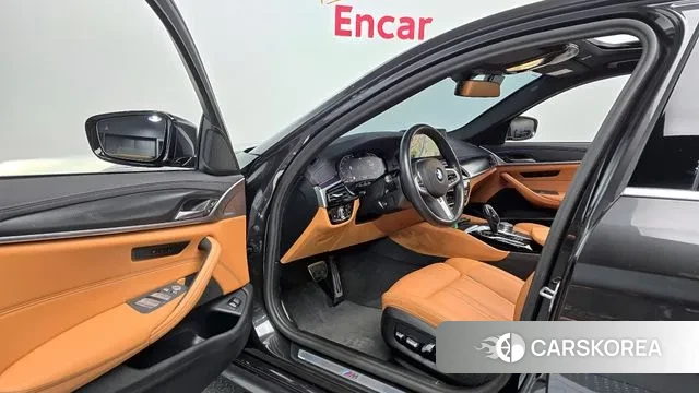 BMW 5 Series (G30) 2023 Серый из Кореи, фото 2