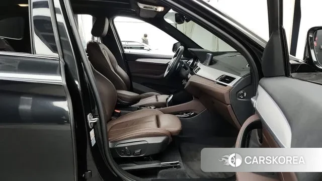 BMW X1 (F48) 2022 Черный из Кореи, фото 2