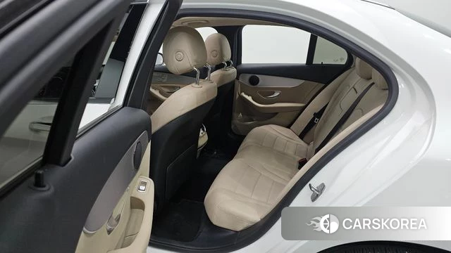 Mercedes-Benz C-Class W205 2018 Белый из Кореи, фото 2