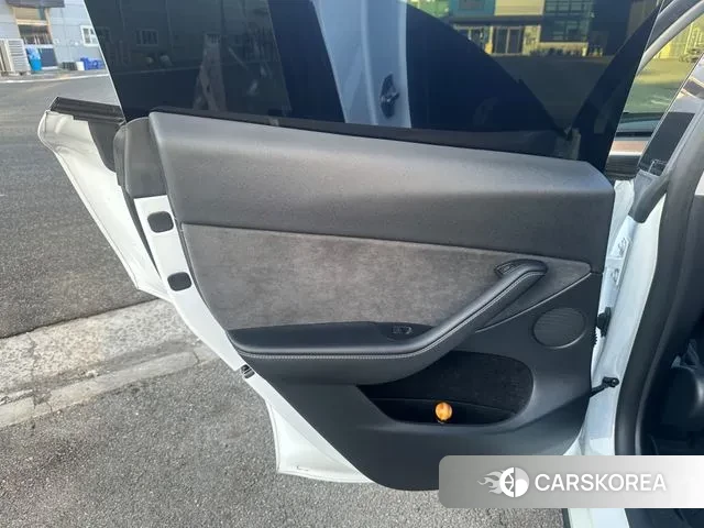 Tesla Model Y 2024 Белый из Кореи, фото 2