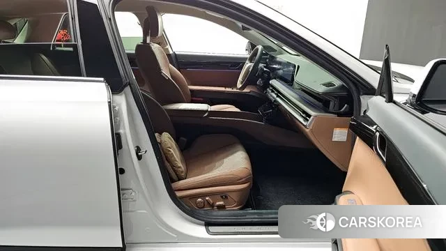 Hyundai Grandeur Hybrid (GN7) 2023 Белый из Кореи, фото 2