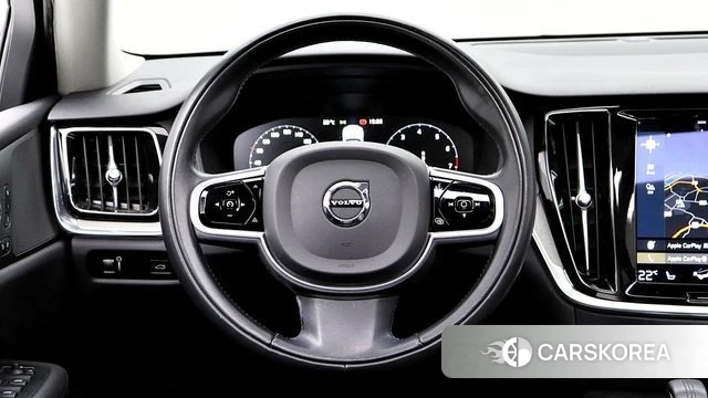 Volvo V60 Cross-Country 2nd Generation 2021 Белый из Кореи, фото 2
