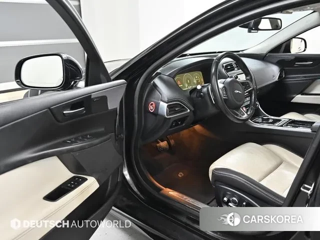 Jaguar XE 2018 Черный из Кореи, фото 2