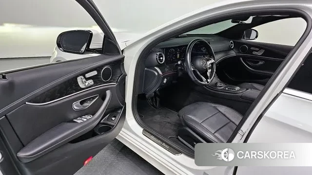 Mercedes-Benz E-Class W213 2022 Белый из Кореи, фото 2