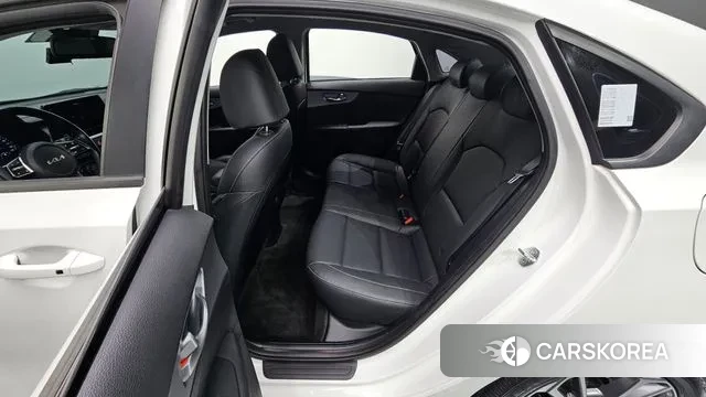 Kia The New K3 2nd generation 2021 Белый из Кореи, фото 2