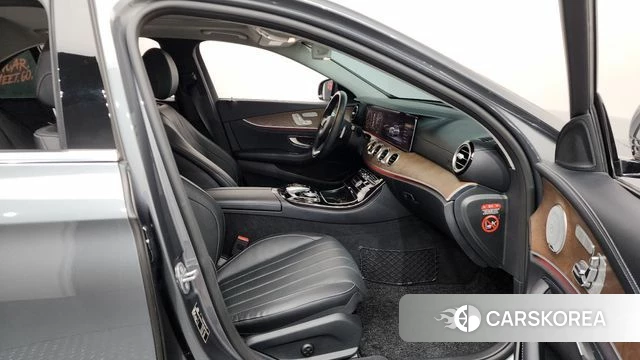 Mercedes-Benz E-Class W213 2018 Серый из Кореи, фото 2