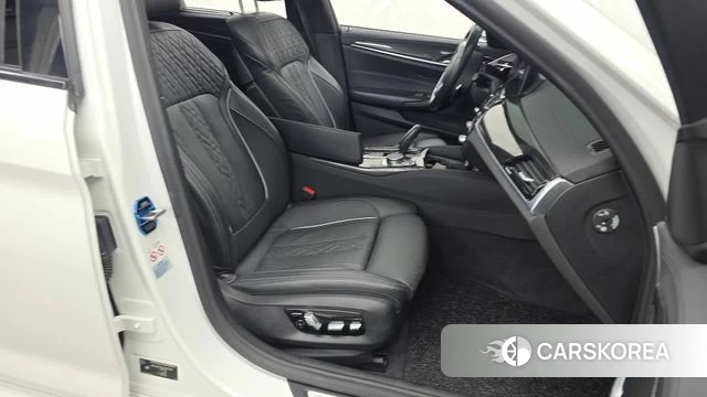 BMW 5 Series (G30) 2020 Белый из Кореи, фото 2