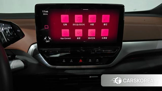 Volkswagen ID.4 2023 Белый из Кореи, фото 2