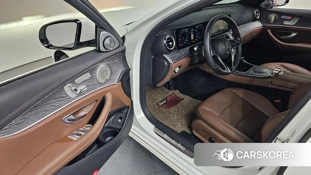 Mercedes-Benz E-Class W213 2022 Белый из Кореи, фото 2