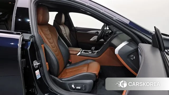 BMW 8 Series (G15) 2020 Черный из Кореи, фото 2