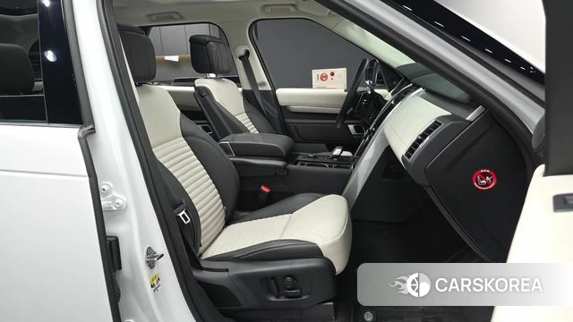 Land Rover Discovery 5 2025 Черный из Кореи, фото 2