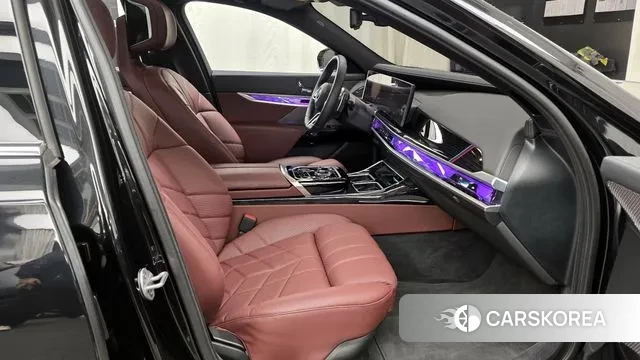 BMW 7 Series (G70) 2025 Черный из Кореи, фото 2