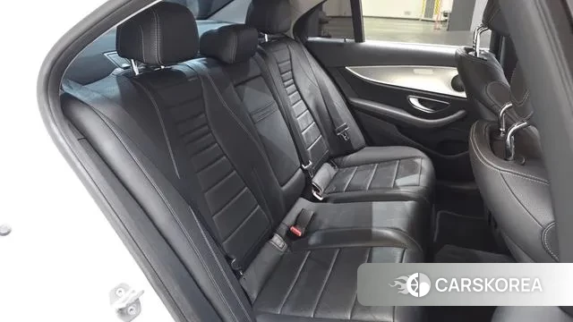 Mercedes-Benz E-Class W213 2018 Белый из Кореи, фото 2