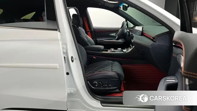 Genesis GV70 2024 Белый из Кореи, фото 2