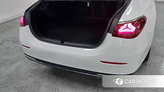 Mercedes-Benz E-Class W214 2024 Белый из Кореи, фото 2