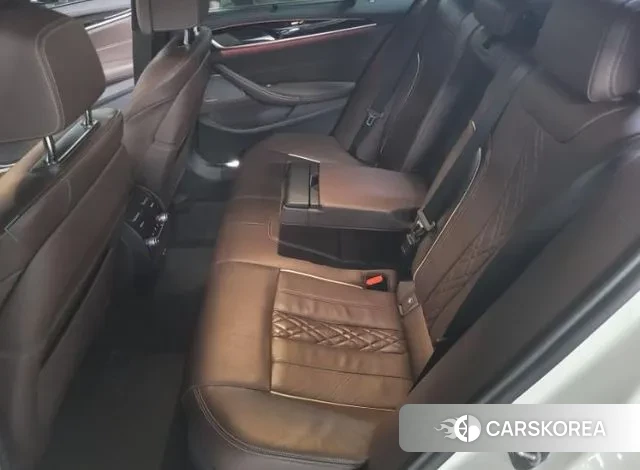 BMW 5 Series (G30) 2022 Белый из Кореи, фото 2