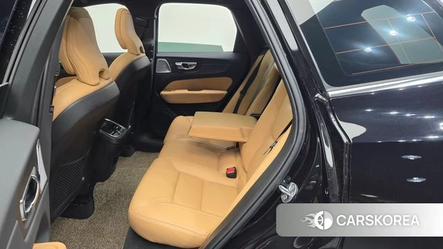 Volvo XC60 second Generation 2022 Черный из Кореи, фото 2