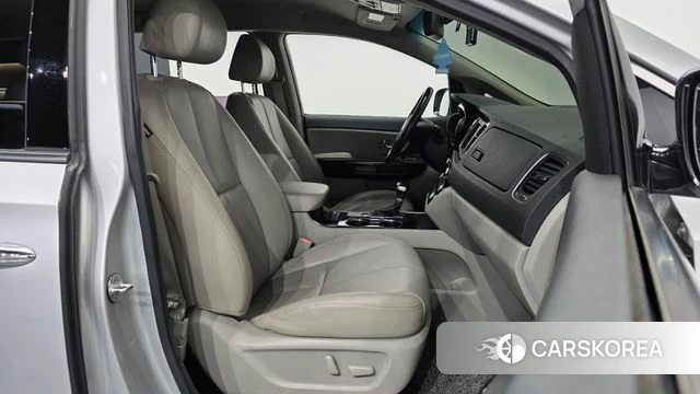 Kia The New Carnival 2019 Серебряный из Кореи, фото 2