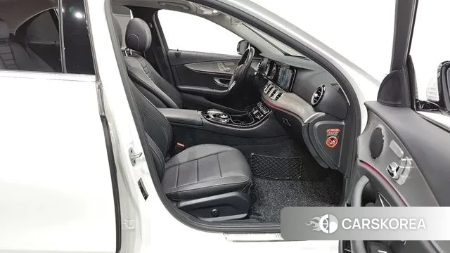 Mercedes-Benz E-Class W213 2018 Белый из Кореи, фото 2