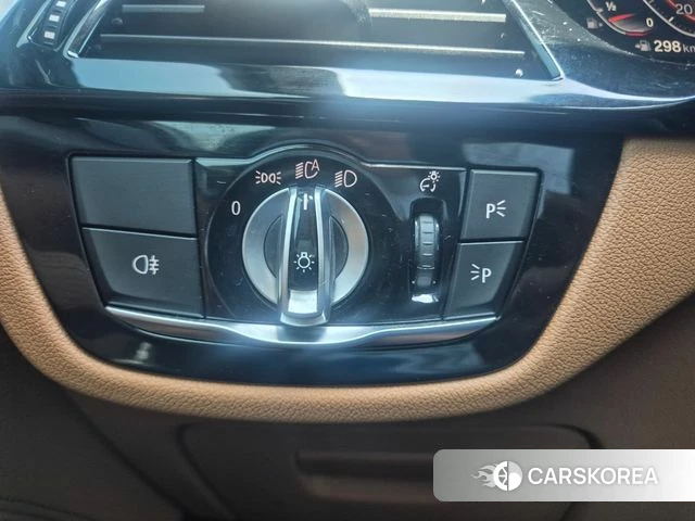 BMW 5 Series (G30) 2022 Белый из Кореи, фото 2