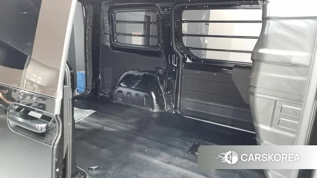 Hyundai Staria 2023 Черный из Кореи, фото 2