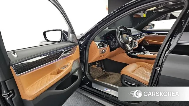 BMW 7 Series (G11) 2022 Черный из Кореи, фото 2