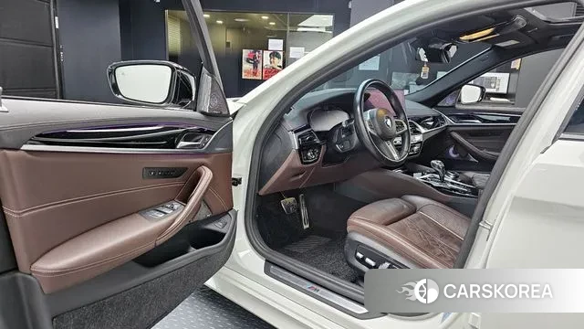 BMW 5 Series (G30) 2022 Белый из Кореи, фото 2