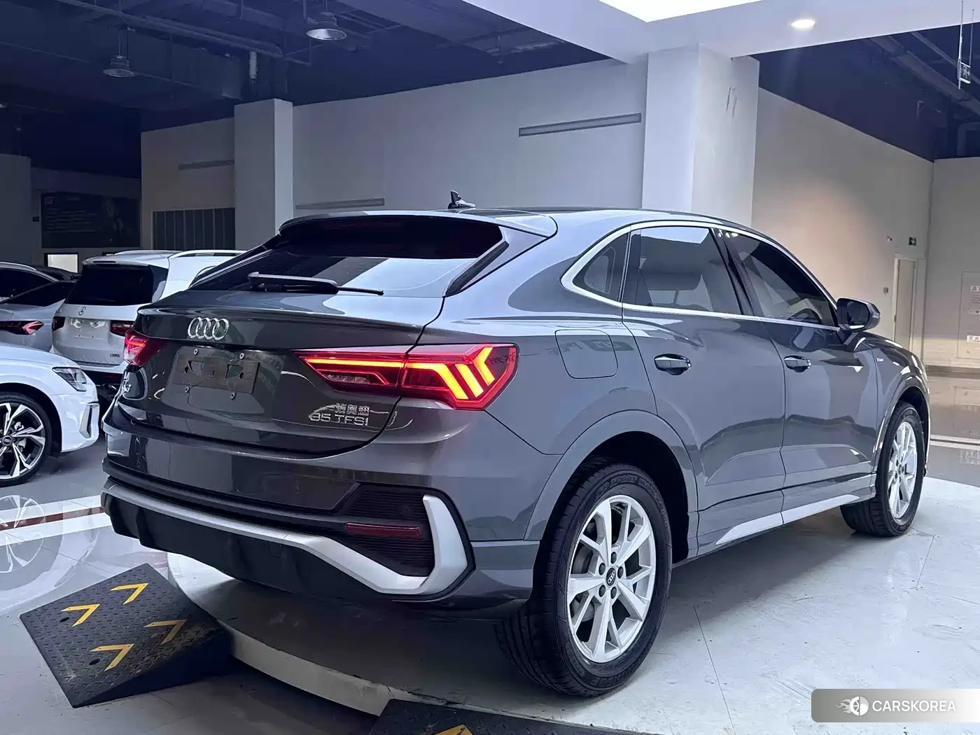Audi Q3 Sportback 2021 Silver/gray из Китая, фото 2