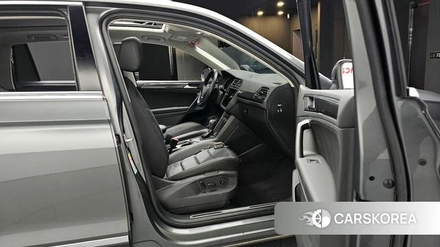 Volkswagen Tiguan second Generation 2020 Серый из Кореи, фото 2