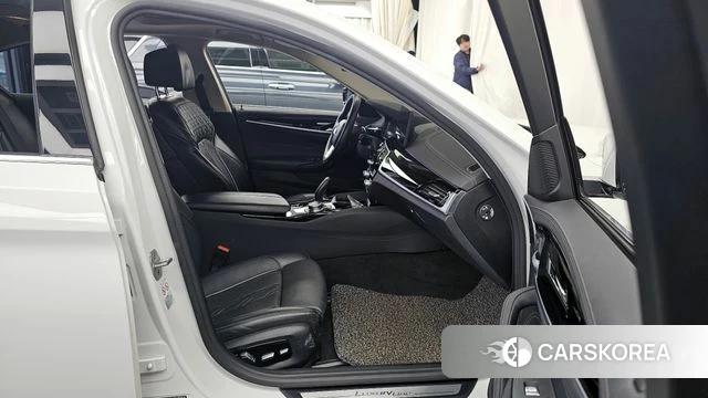 BMW 5 Series (G30) 2021 Белый из Кореи, фото 2