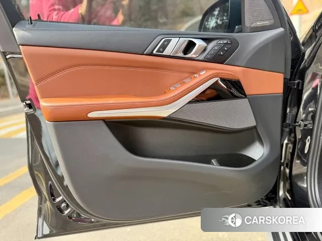 BMW X7 (G07) 2023 Черный из Кореи, фото 2