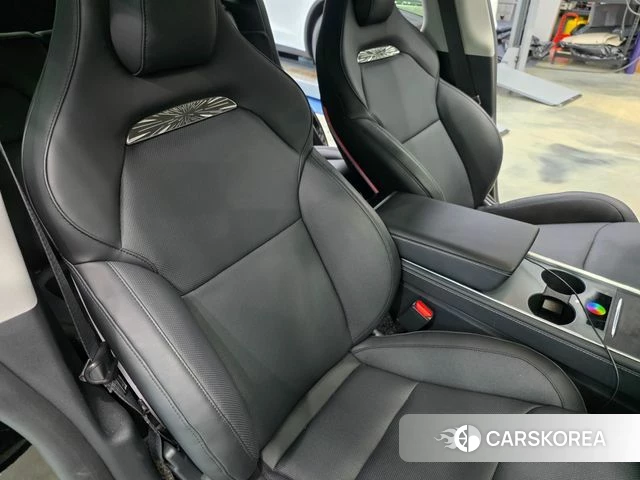 Tesla Model Y 2023 Черный из Кореи, фото 2