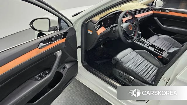 Volkswagen Passat GT (B8) 2018 Белый из Кореи, фото 2