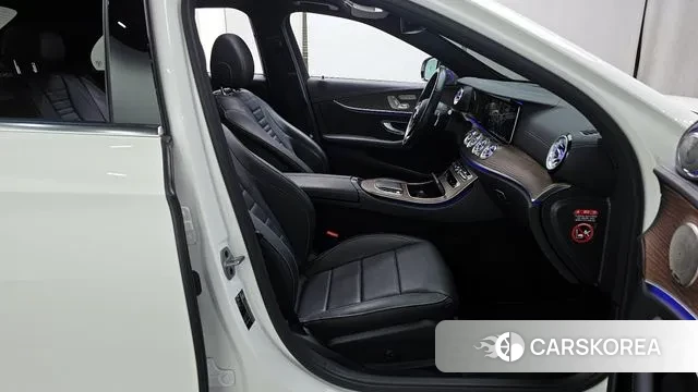 Mercedes-Benz E-Class W213 2020 Белый из Кореи, фото 2