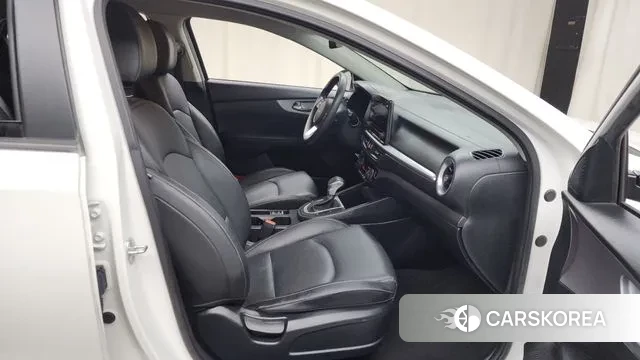 Kia The New K3 2nd generation 2021 Белый из Кореи, фото 2