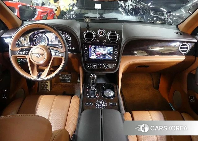 Bentley Bentayga 2018 Коричневый из Кореи, фото 2