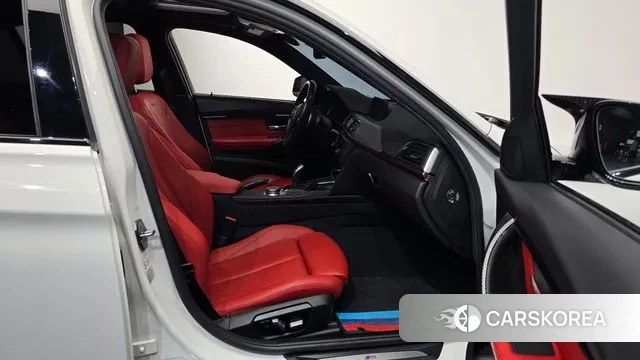 BMW 3 Series (F30) 2018 Белый из Кореи, фото 2