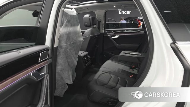 Volkswagen Touareg 3rd generation 2026 Белый из Кореи, фото 2