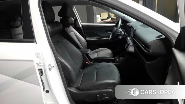 Hyundai Kona (SX2) 2024 Белый из Кореи, фото 2