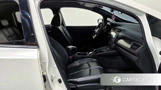 Nissan Leaf (ZE1) 2019 Белый из Кореи, фото 2