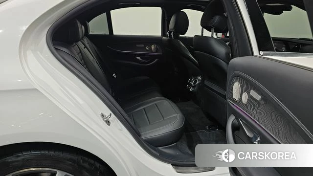 Mercedes-Benz E-Class W213 2022 Белый из Кореи, фото 2
