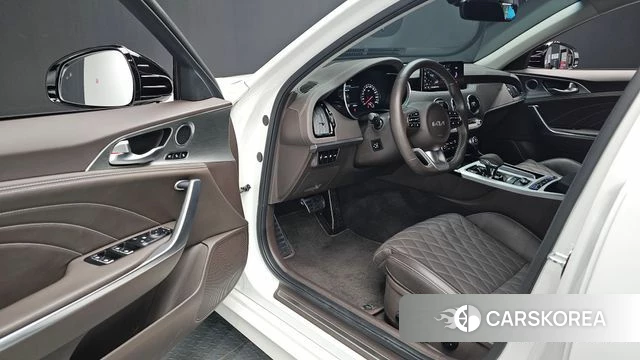 Kia Stinger Meister 2023 Белый из Кореи, фото 2