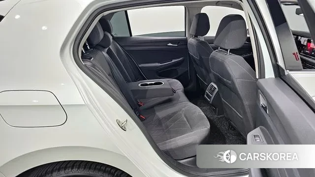 Volkswagen Golf 8th Generation 2022 Белый из Кореи, фото 2