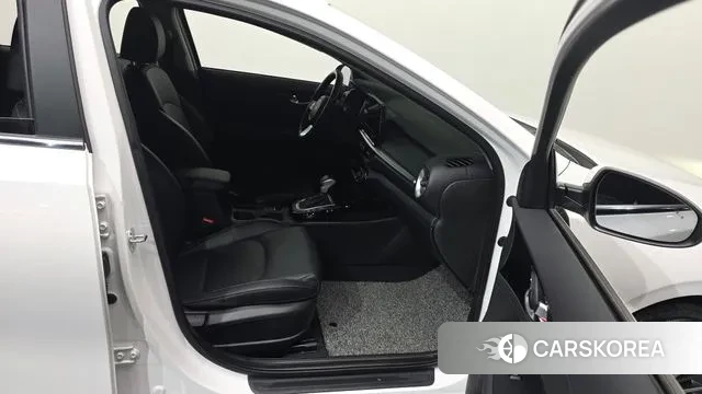 Kia The New K3 2nd generation 2024 Белый из Кореи, фото 2